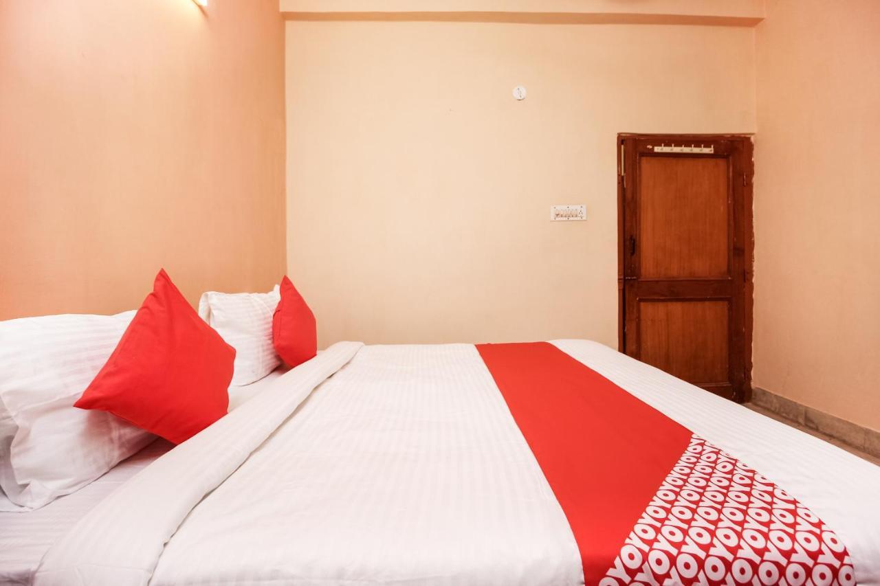 Oyo Hotel Apoorva Deluxe Jaipur Exteriör bild