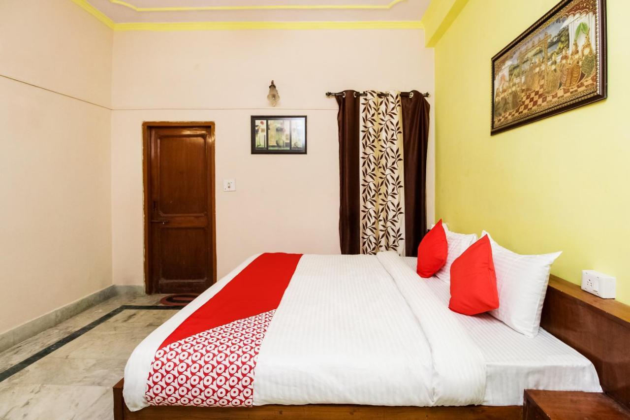 Oyo Hotel Apoorva Deluxe Jaipur Exteriör bild