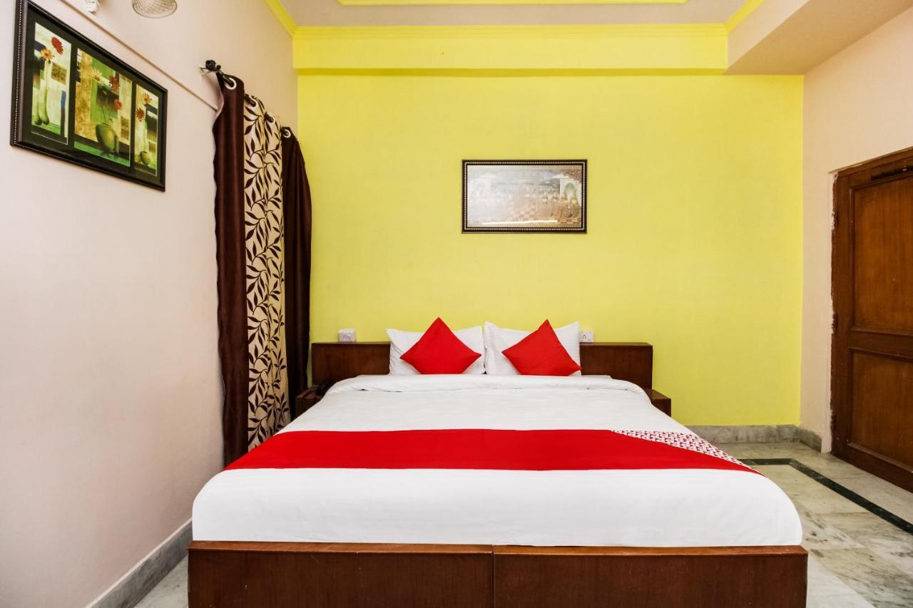 Oyo Hotel Apoorva Deluxe Jaipur Exteriör bild
