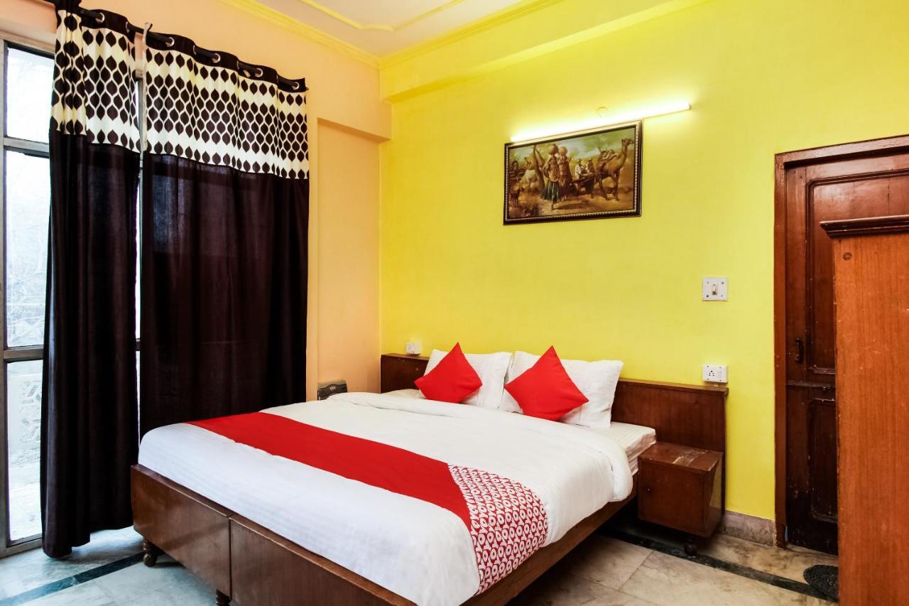 Oyo Hotel Apoorva Deluxe Jaipur Exteriör bild