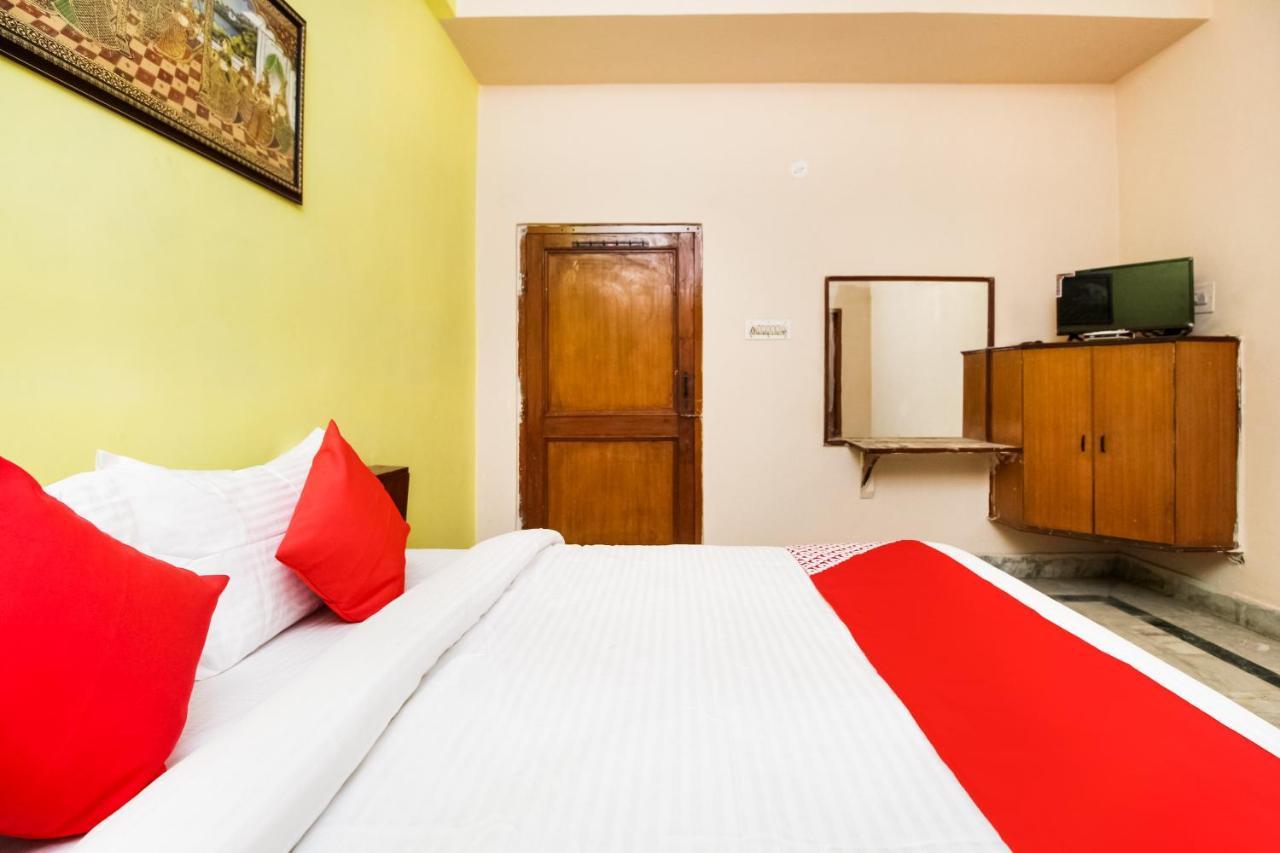 Oyo Hotel Apoorva Deluxe Jaipur Exteriör bild