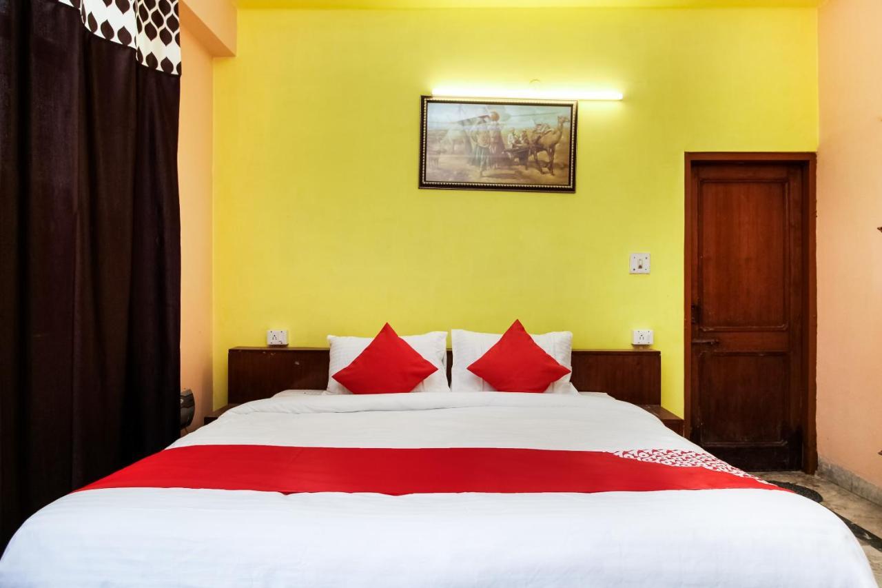 Oyo Hotel Apoorva Deluxe Jaipur Exteriör bild