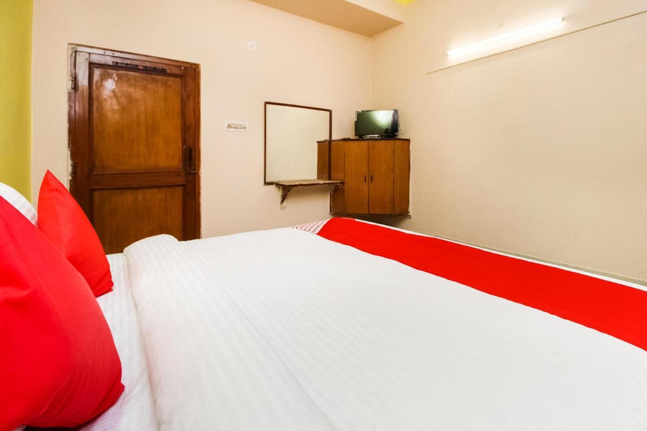 Oyo Hotel Apoorva Deluxe Jaipur Exteriör bild
