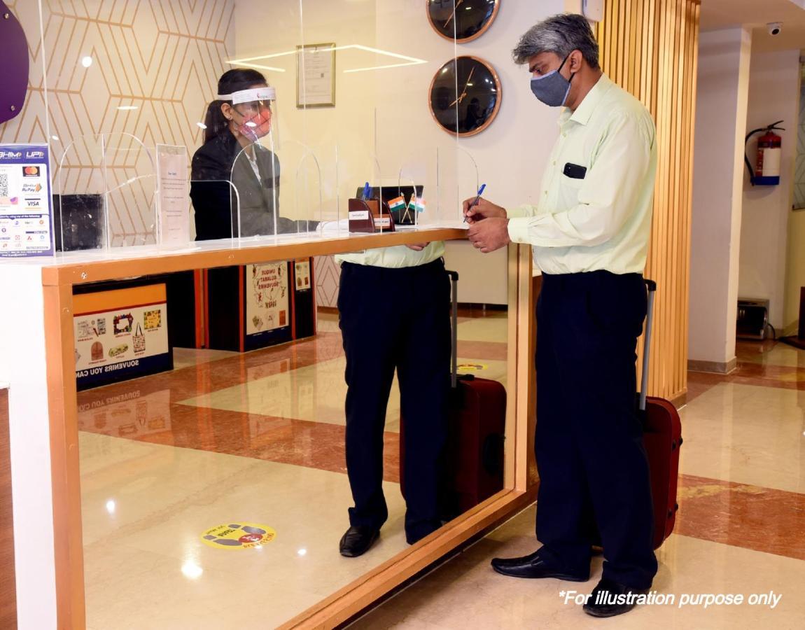 Oyo Hotel Apoorva Deluxe Jaipur Exteriör bild