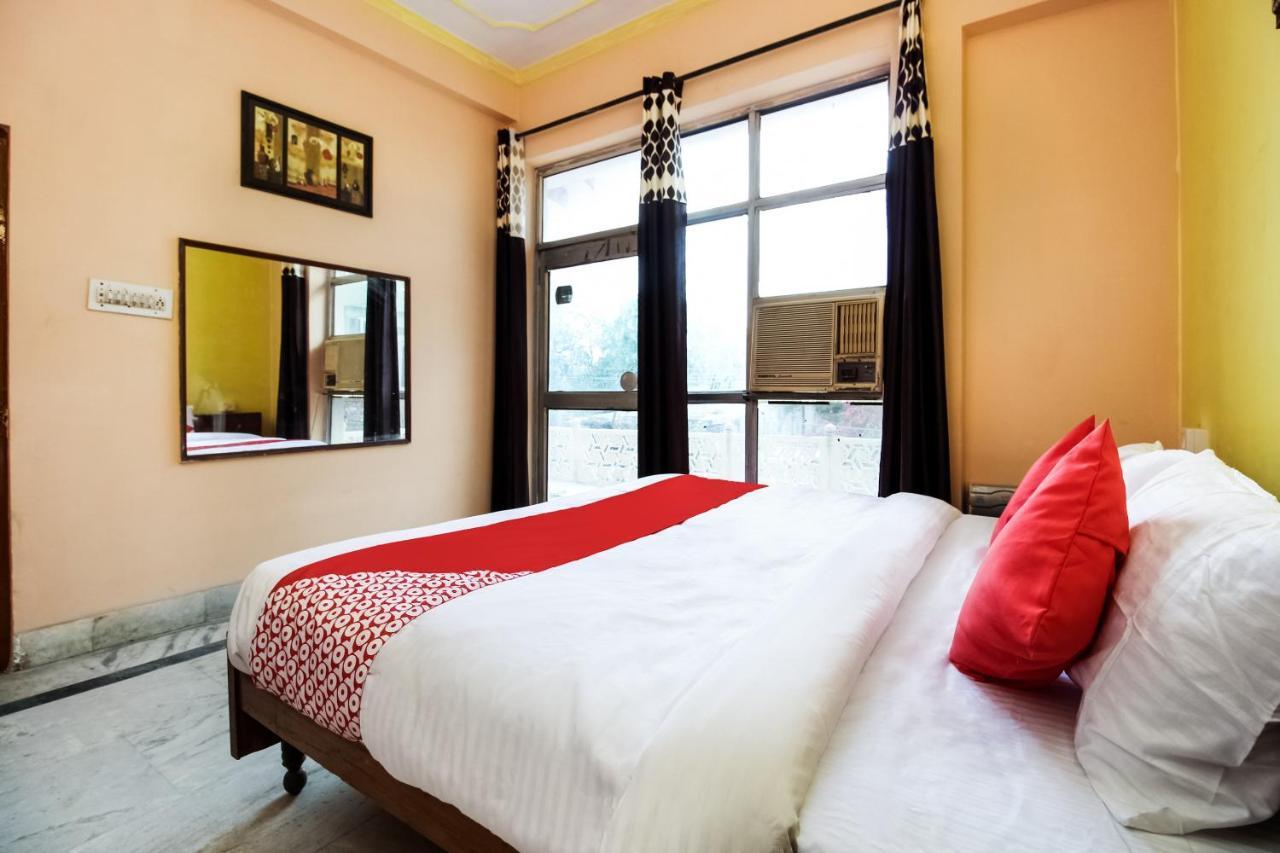 Oyo Hotel Apoorva Deluxe Jaipur Exteriör bild