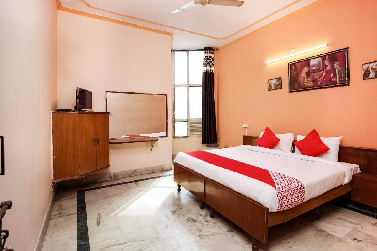 Oyo Hotel Apoorva Deluxe Jaipur Exteriör bild