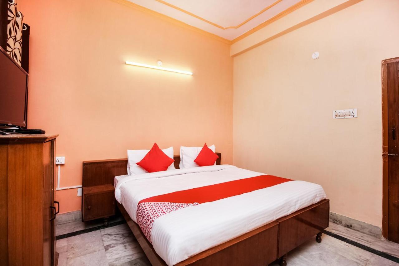 Oyo Hotel Apoorva Deluxe Jaipur Exteriör bild