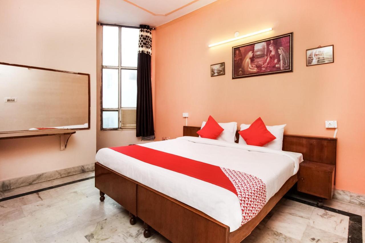Oyo Hotel Apoorva Deluxe Jaipur Exteriör bild